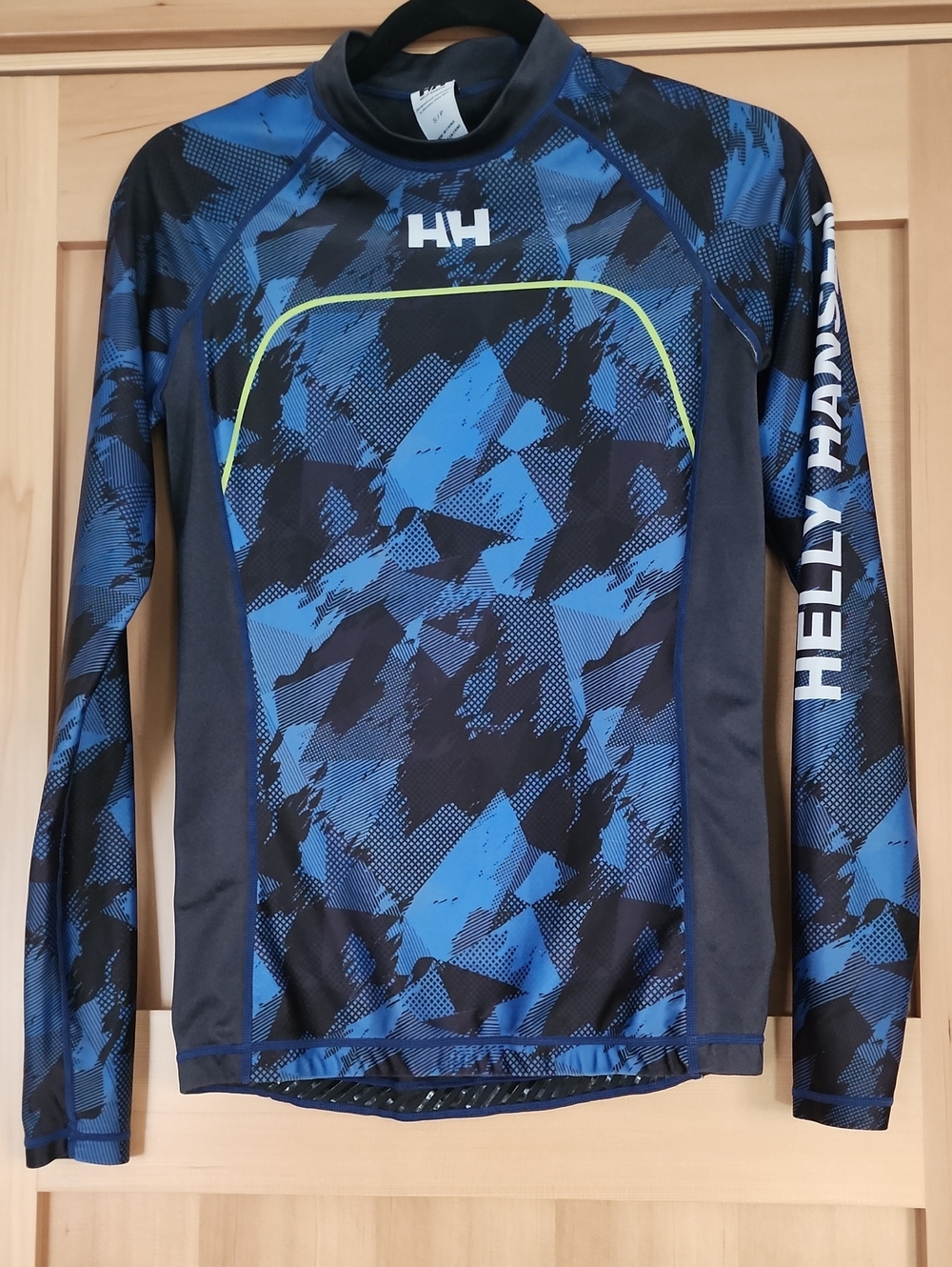 Helly Hansen Men’s Blue & Black Camo Long-Sleeve Swim Rash Guard